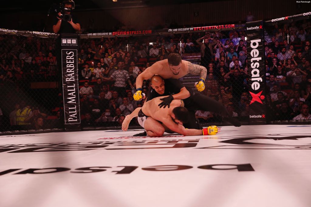 cage warriors 87 cage fighting mma 