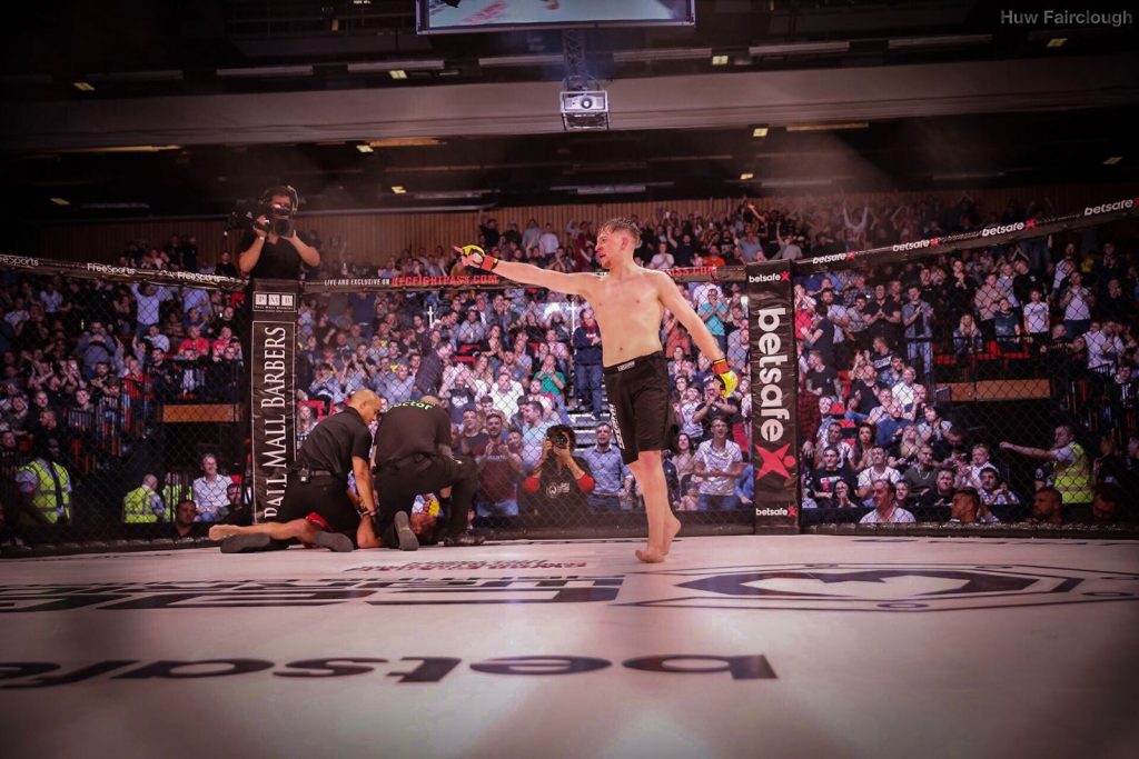 cage warriors 87 cage fighting mma 