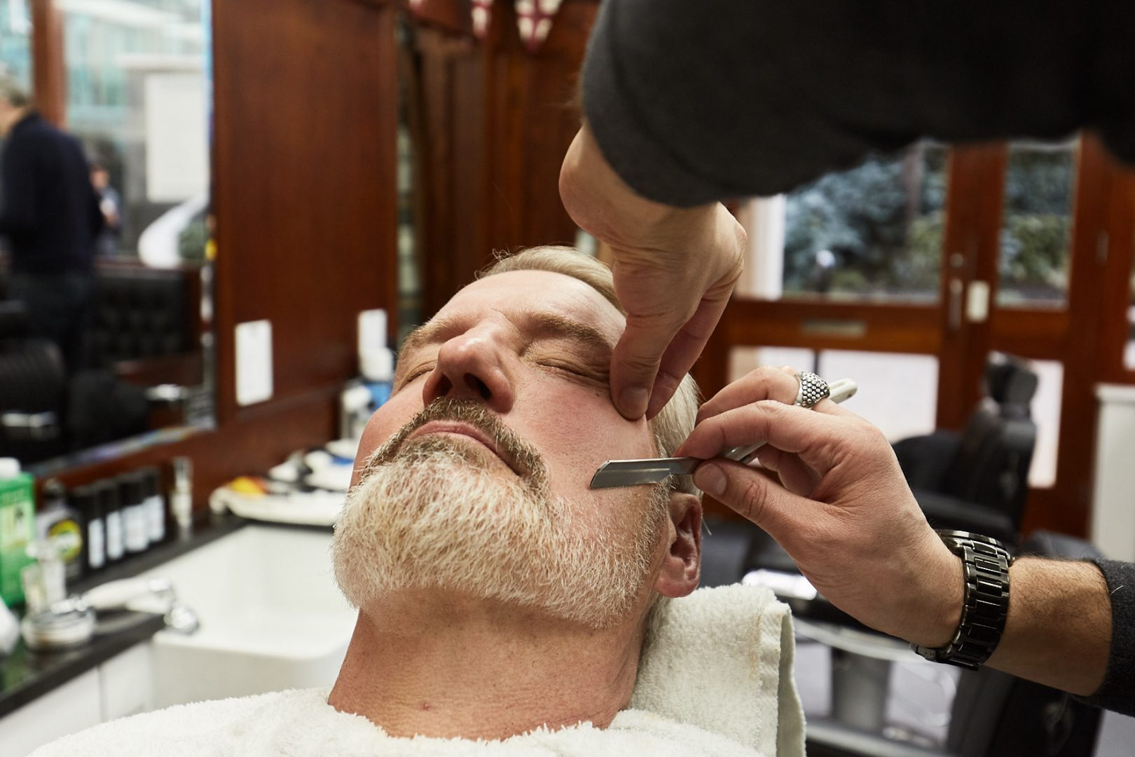 How to Use a Cut Throat Razor